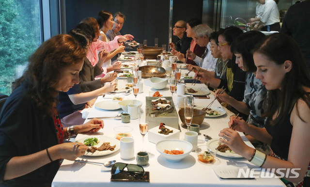 외국인들, ‘한국’ 하면 떠오르는 이미지는 ‘한식(40%)’