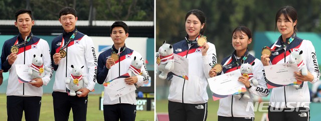 【자카르타(인도네시아)=뉴시스】추상철 기자 = 2018 자카르타-팔렘방 아시안게임 양궁 남녀 컴파운드 단체전 시상식이 열린 28일(현지시각) 오후 인도네시아 자카르타 겔로라 붕 카르노(GBK) 양궁경기장에서 금메달을 딴 대한민국 남자(최용희,홍성호,김종호) 대표팀과 여자(최보민, 소채원, 송윤수) 대표팀이 각각 기념촬영을 하고 있다. 2018.08.28. scchoo@newsis.com