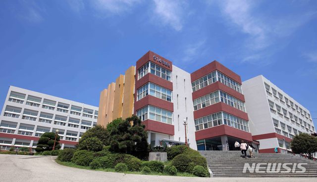 【부산=뉴시스】 하경민 기자 = 부산대와 한국해양대는 2학기부터 각각 부산대학교 금융대학원과 한국해양대학교 해양금융대학원을 운영키로 하고, 오는 30일 오후 3시 부산 남구 부산국제금융센터(BIFC) 3층 캠코마루에서 개원식을 개최한다고 29일 밝혔다.2018.08.29. (사진=부산대 제공)yulnetphoto@newsis.com