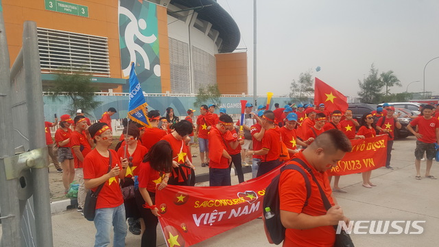 '손흥민 군대간다' 사진까지···베트남 축구팬 장외 신경전 