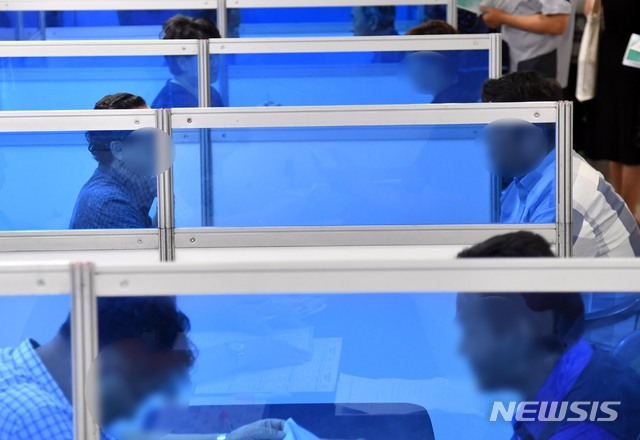 고용시장서 소외되는 40대…경제활동참가율 7개월째 감소