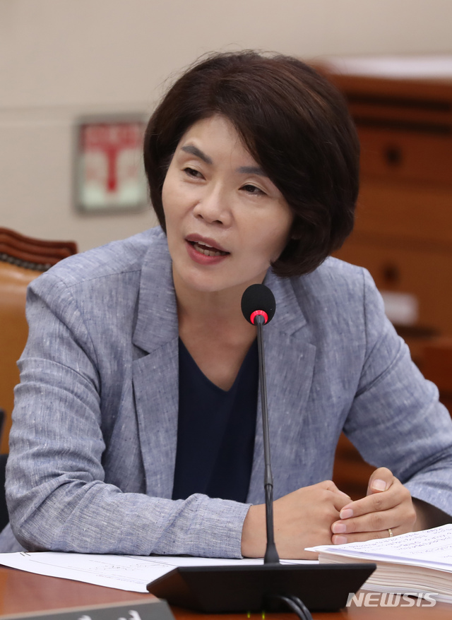【서울=뉴시스】고승민 기자 =한정애 더불어민주당 의원. 2018.08.29.kkssmm99@newsis.com