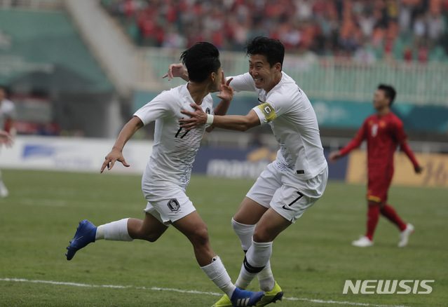 토트넘 “소니, 축하해”···손흥민 병역 세계축구계 관심사 