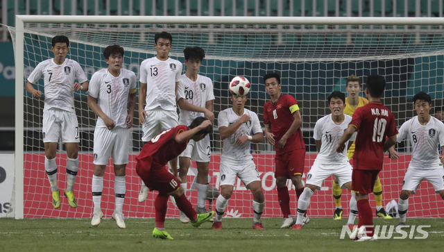 박항서 "상대가 한국이니 베트남 위축, 초반 실점이 패인"