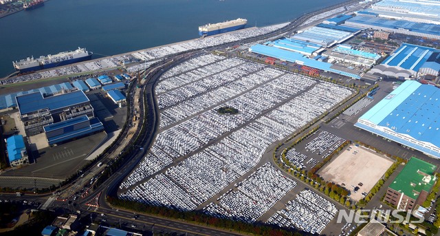 현대차, 울산공장 수출차 야적장
