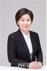【서울=뉴시스】문재인 대통령은 30일 국가공무원인재개발원장에 양향자 더불어민주당 전국여성위원장을 임명했다.이날 문 대통령은 장관 5명, 차관급 4명을 내정 및 임명했다. 2018.08.30. (사진=청와대 제공) photo@newsis.com