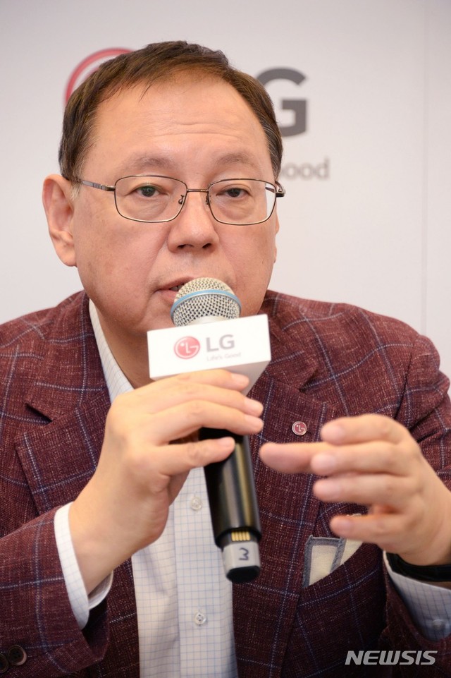 조성진 LG전자 부회장 "인공지능 반드시 가야할 길…로봇 사업 강화"