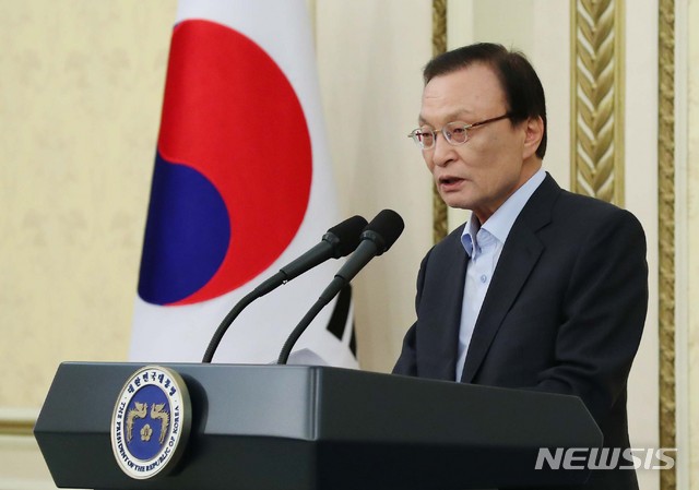 【서울=뉴시스】전신 기자 = 더불어민주당 이해찬 대표가 1일 청와대 영빈관에서 열린 당정청 전원회의에서 인사말하고 있다. 2018.09.01.&nbsp; photo1006@newsis.com