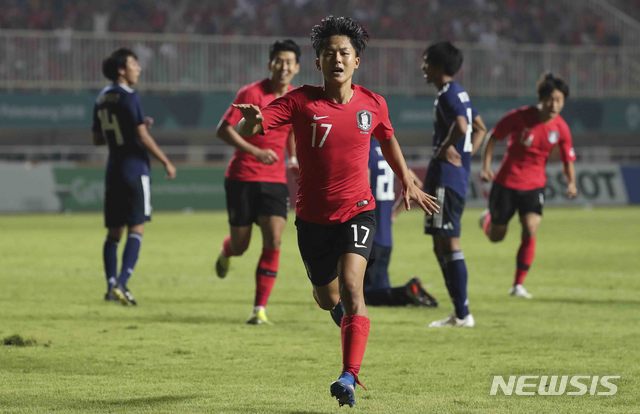 【치비농(인도네시아)=뉴시스】최진석 기자 = 1일(현지시각) 오후 인도네시아 치비농 파칸사리 스타디움에서 열린 '2018 자카르타·팔렘방 아시안게임' 남자 축구 대한민국과 일본의 금메달 결정전 경기. 한국 이승우가 골을 넣은 뒤 기뻐하고 있다. (Canon EOS-1D X Mark Ⅱ EF200-400 F4 IS Ⅱ USM ISO 3200, 셔터 1/800 조리개 4) 2018.09.01. myjs@newsis.com