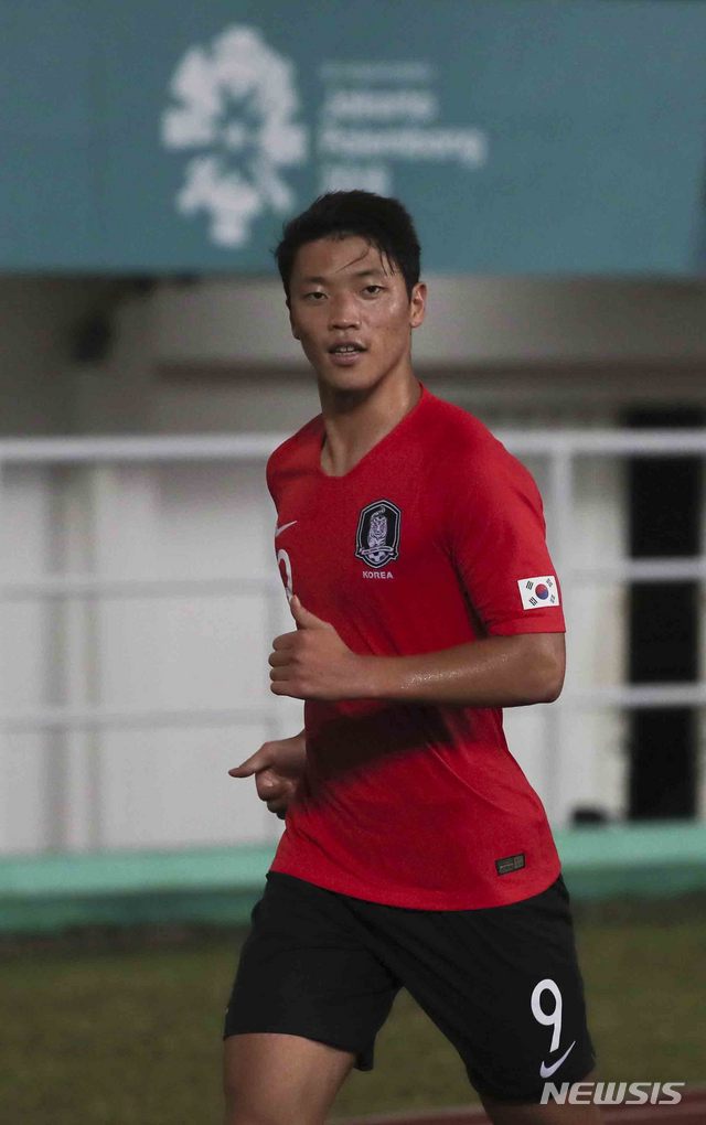 【치비농(인도네시아)=뉴시스】최진석 기자 = 1일(현지시각) 오후 인도네시아 치비농 파칸사리 스타디움에서 열린 '2018 자카르타·팔렘방 아시안게임' 남자 축구 대한민국과 일본의 금메달 결정전 경기. 한국 황희찬이 골을 넣은 뒤 기뻐하고 있다. (Canon EOS-1D X Mark Ⅱ EF200-400 F4 IS Ⅱ USM ISO 3200, 셔터 1/800 조리개 4) 2018.09.01. myjs@newsis.com