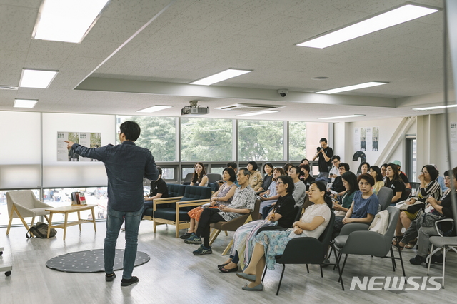 서울시 평생학습센터에 모두의책방 개관