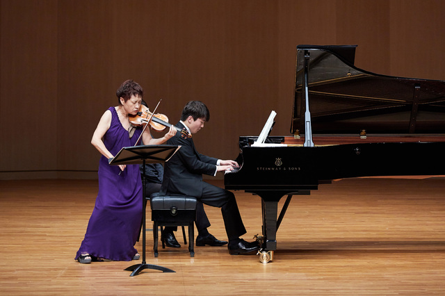 [리뷰]천상의 하모니, 천하의 귀 호강···정경화·조성진 듀오무대