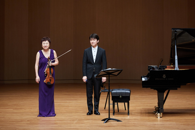 [리뷰]천상의 하모니, 천하의 귀 호강···정경화·조성진 듀오무대