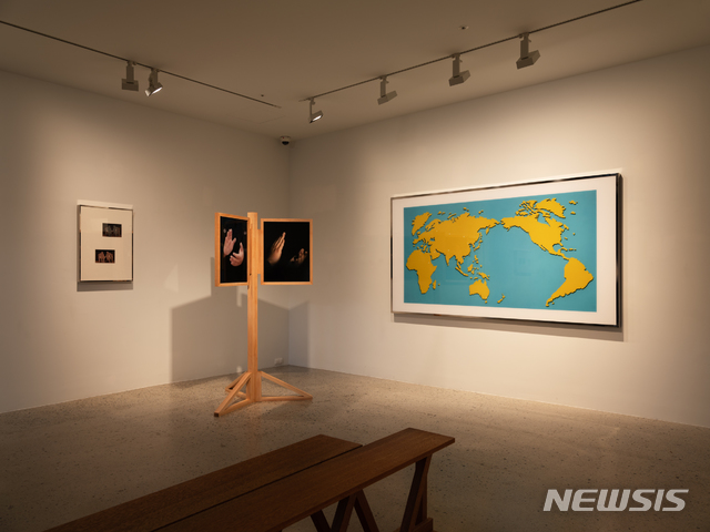 【서울=뉴시스】 서울 이태원 가나아트 한남에서 열리고 있는 백승우 개인전 전경
