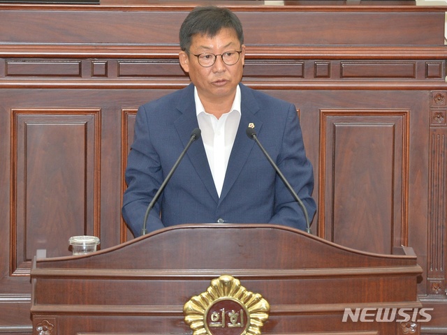 【제주=뉴시스】조수진 기자 = 3일 오후 허창옥 제주도의원이 제주도의회 본회의장에서 열린 제364회 1차 정례회에서 5분 발언을 하고 있다. 2018.09.03. (사진=제주도의회 제공)