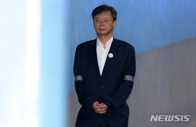 【서울=뉴시스】이영환 기자 = 우병우 전 청와대 민정수석이 지난 3일 오전 서울 서초구 서울중앙지법에서 열린 공판에 출석하고 있다. 2018.09.03. 20hwan@newsis.com