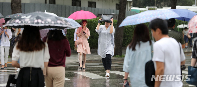 오늘 전국 흐리고 비…오전 대부분 그쳐