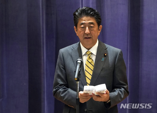 【도쿄=AP/뉴시스】아베 신조 일본 총리가 3일 도쿄에서 자위대 고위 간부들에게 연설하고 있다. 2018.09.03 
