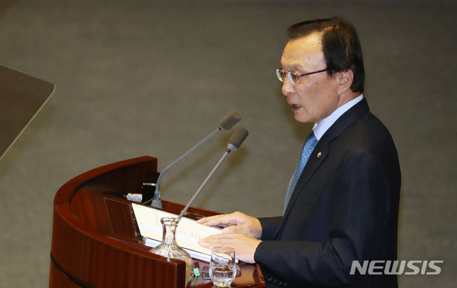 【서울=뉴시스】홍효식 기자 = 이해찬 더불어민주당 대표가 4일 오전 서울 여의도 국회에서 열린 본회의에서 교섭단체 대표연설을 하고 있다. 2018.09.04.&nbsp; yesphoto@newsis.com