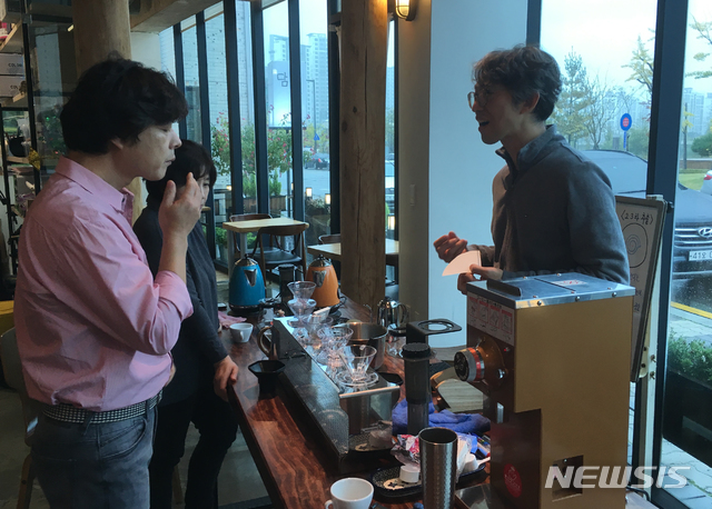 【대전=뉴시스】 우송정보대 평생교육원이 커피 바리스타 과정 수강생을 모집한다.(사진=우송정보대 제공)