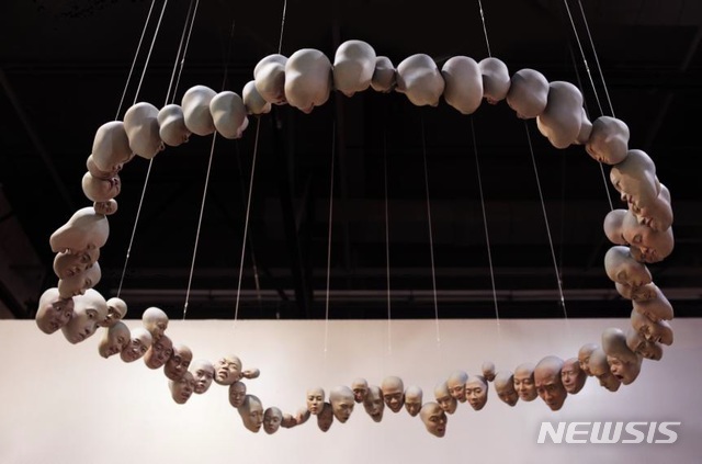 최수앙 '노이즈', 혼합매체, 195×195×35(h)㎝