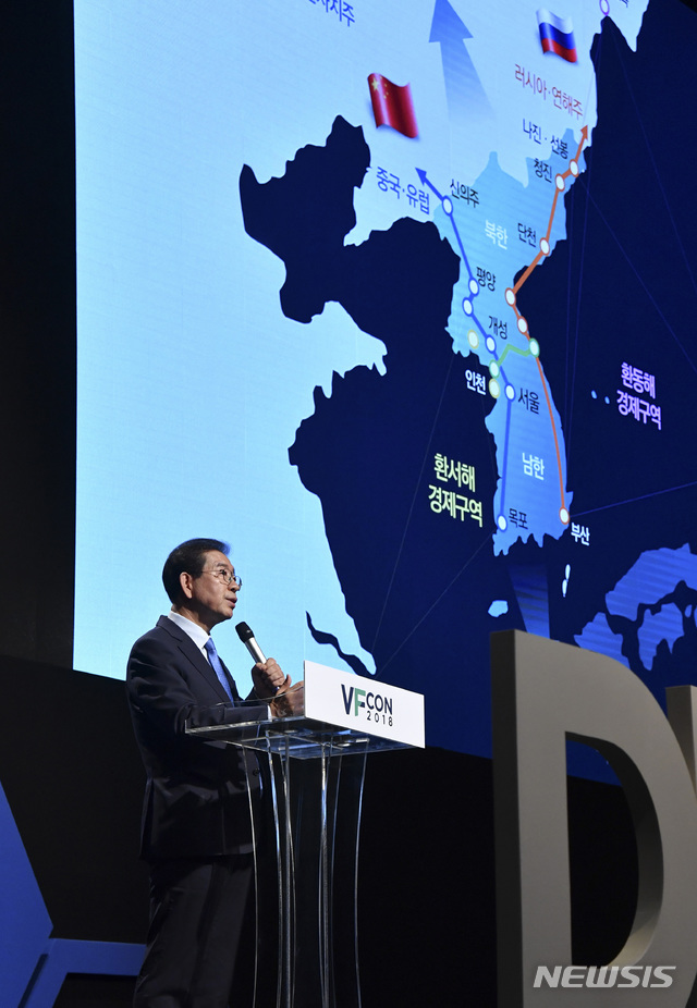 【서울=뉴시스】이영환 기자 = 박원순 서울시장이 5일 서울 마포구 상암동 MBC 공개홀에서 열린 '보이는 미래 컨퍼런스 2018'에 참석해 '남북협력으로 여는 동북아의 미래와 서울'을 주제로 발언을 하고 있다. 2018.09.05. (사진=서울시 제공)&nbsp; photo@newsis.com