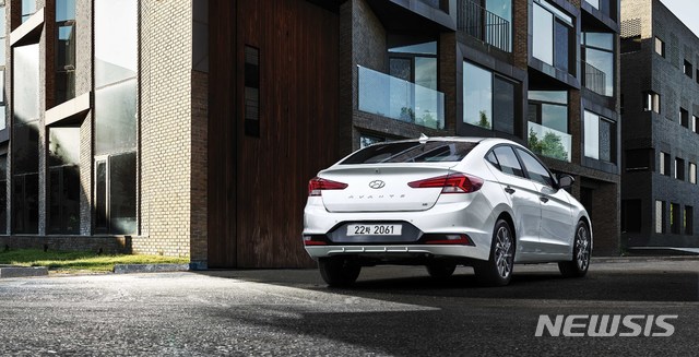 현대차 '더 뉴 아반떼' 출시…카카오i 등 적용