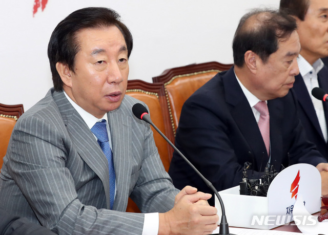 【서울=뉴시스】박영태 기자 = 6일 오전 서울 영등포구 여의도 국회에서 진행된 자유한국당 비상대책위원회의에서 김성태 원내대표가 발언을 하고 있다. 2018.09.06.since1999@newsis.com