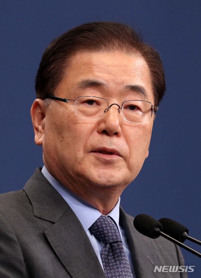 【서울=뉴시스】박진희 기자 = 대북 특사단장인 정의용 국가안보실장이 6일 청와대 춘추관 대브리핑룸에서 방북 결과 브리핑을 하고 있다. 2018.09.06.&nbsp; pak7130@newsis.com