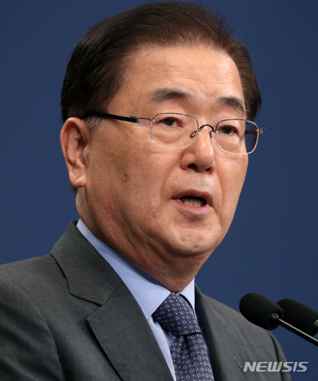 【서울=뉴시스】박진희 기자 = 대북 특사단장인 정의용 국가안보실장이 6일 청와대 춘추관 대브리핑룸에서 방북 결과 브리핑을 하고 있다. 2018.09.06.&nbsp; pak7130@newsis.com