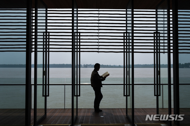 남은 추석 연휴, 읽을 만한 책들...대형서점 MD 추천 