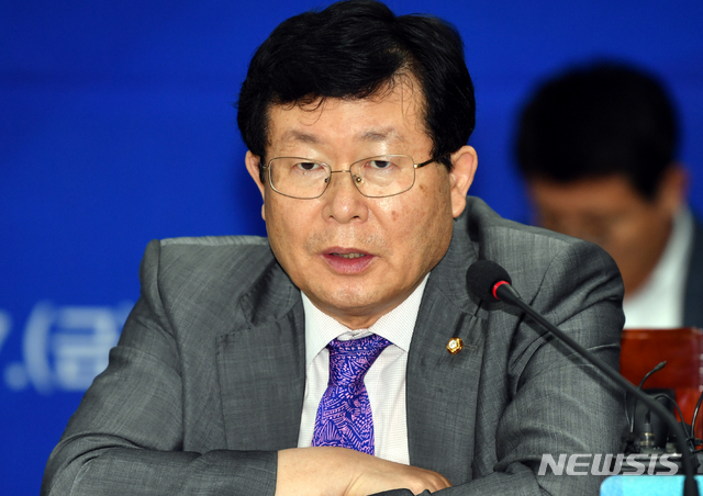 【무안=뉴시스】류형근 기자 = 국회 환경노동위원회 소속 설훈 더불어민주당 의원. 2018.09.07. hgryu77@newsis.com