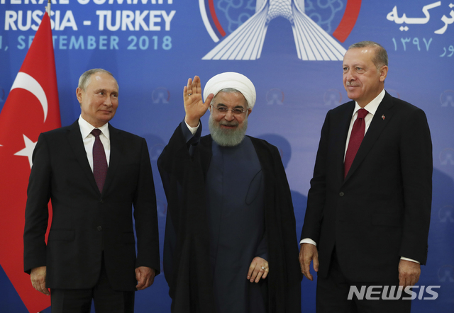 7일 시리아 문제를 논하는 테헤란 정상회담에 참석한 3국 정상&nbsp; AP 