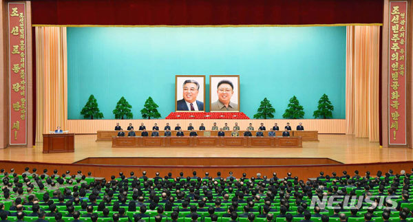 【서울=뉴시스】 지난 7일 평양 인민문화궁전에서 열린 조선민주주의인민공화국창건 70주년 기념행사(출처=노동신문)