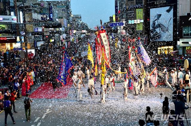 [안성=뉴시스] 안성맞춤 남사당바우덕이축제 모습. 2022.04.25. (사진=안성시 제공)