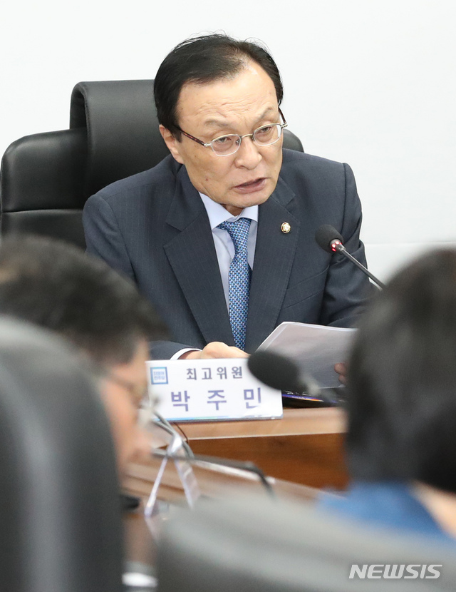 【세종=뉴시스】강종민 기자 = 10일 오전 세종시 보람동 세종시청에서 열린 더불어민주당 현장 최고위원회의에서 이해찬 대표가 모두발언을 하고 있다. 2018.09.10. ppkjm@newsis.com