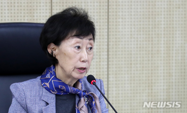 【서울=뉴시스】이영환 기자 = 최영애 국가인권위원장이 10일 오후 서울 중구 국가인권위원회 전원위원회실에서 열린 제13차 전원위원회에 참석해 모두발언을 하고 있다. 2018.09.10. 20hwan@newsis.com