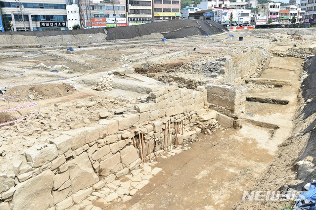 【진주=뉴시스】정경규 기자 = 경남 진주성 외성 모습.