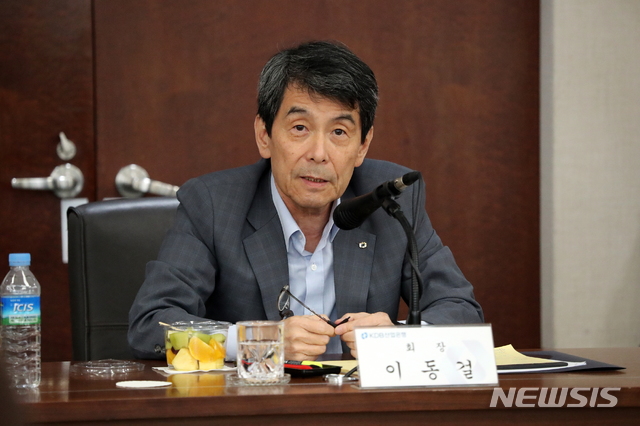 【서울=뉴시스】이동걸 산업은행 회장이 11일 서울 여의도 산은 본점에서 취임 1주년 기자간담회를 갖고 있다. 2018.09.11. (사진=산업은행 제공) photo@newsis.com