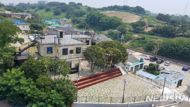 【울산=뉴시스】안정섭 기자 = 울산 남구는 지역 문화예술 거점공간인 '장생포 아트스테이'를 공식 개관했다고 12일 밝혔다.사진은 장생포 아트스테이 전경. 2018.09.12. (사진=울산 남구 제공) photo@newsis.com