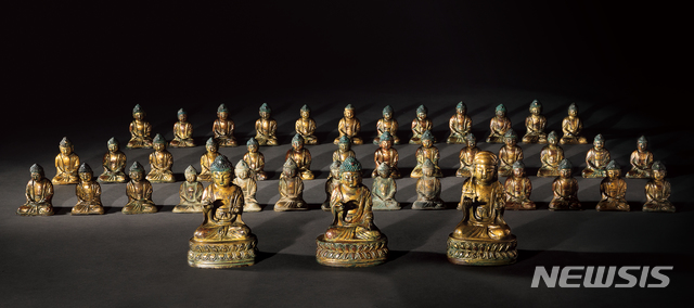 【서울=뉴시스】 조선 전기에 제작된 현존 유일의 불상은 5억원에 낙찰됐다.