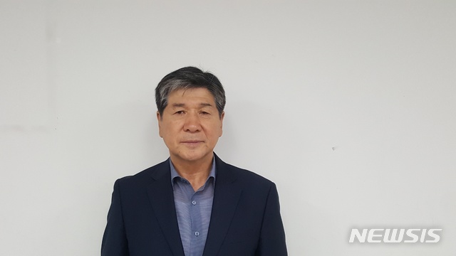 【무안=뉴시스】배상현 기자 = 전남도는 13일 김영록 전남도체육회장(도지사)이 상임부회장에 전문 체육가 출신인 박철수 전 목포대 체육학과 교수를 내정했다고 밝혔다. 2018.09.13 (사진=전남도 제공)&nbsp; praxis@newsis.com