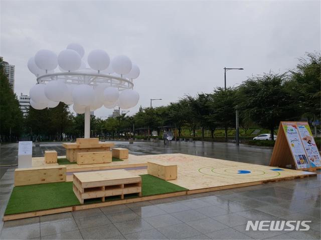 【부산=뉴시스】허상천 기자 = 부산시는 오는 12월 13일까지 송상현광장에서 ‘도시놀이터프로젝트’를 본격 운영한다고 14일 밝혔다. 2018.09.14. (사진 = 부산시 제공) photo@newsis.com