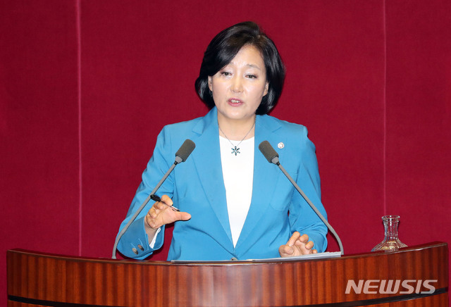 【서울=뉴시스】홍효식 기자 = 더불어민주당 박영선 의원이 13일 오전 서울 여의도 국회에서 열린 본회의에서 정치에 관한 대정부질문을 하고 있다. 2018.09.13. yesphoto@newsis.com