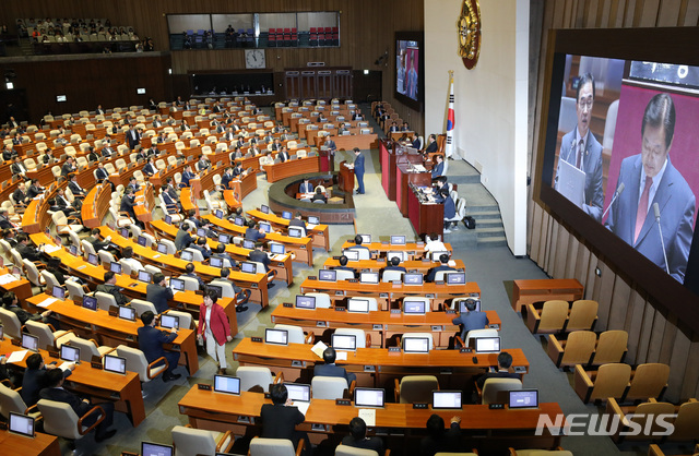 【서울=뉴시스】박영태 기자 = 국회가 제3차 남북 정상회담 일정으로 연기됐던 대정부질문은 1일부터 재개한다. 2018.09.13.since1999@newsis.com
