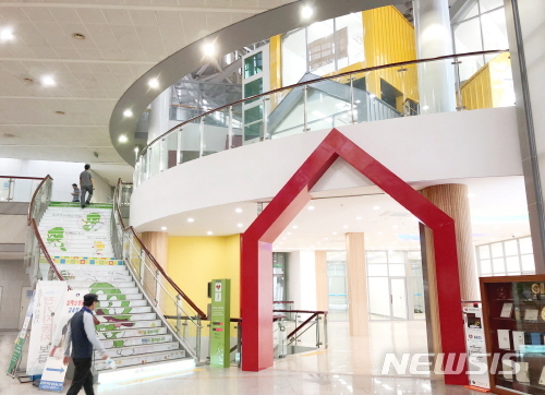 【서울=뉴시스】서울 도봉구는 서울 자치구 최초로 구청사 내에 지하1층부터 지상3층까지 약 1811㎡ 규모의 공간을 주민들만을 위한 공간인 '도봉구민청'으로 조성한다. <사진제공=도봉구청> 2018.09.14