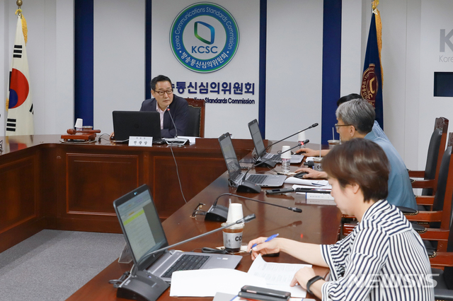 입만 열면 욕설···방송통신심의위, BJ 철구에 '철퇴'