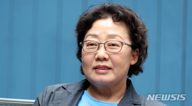 【서울=뉴시스】추상철 기자 = 오세라비 작가가 6일 오후 서울 마포구 홍대 인근 카페에서 뉴시스와 인터뷰하고 있다. 2018.09.15.scchoo@newsis.com