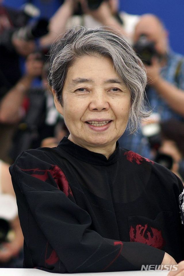 【서울=뉴시스】 일본의 '국민 엄마', '국민 할머니'로 불리는 배우 기키 기린(樹木希林)이 향년 75세로 사망했다. NHK와 교도통신 등 일본 언론들은 16일 본명이 우치다 게이코(內田啓子)인 그가 전날 오전 2시 45분께 도쿄도(東京都) 시부야(澁谷)구의 자택에서 별세했다고 보도했다.개성이 풍부한 연기로 높은 평가를 받아온 그는 영화 '오다기리 죠의 도쿄타워'로 일본 아카데미상 최우수 여우 주연상 등을 받았다. <출처: 구글> 2018.09.16.
