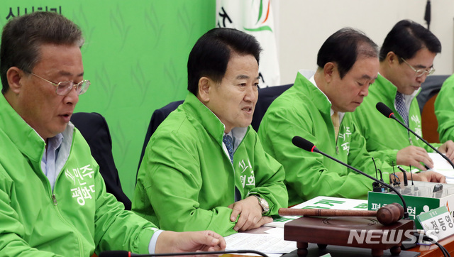 【서울=뉴시스】박영태 기자 = 17일 오전 서울 영등포구 여의도 국회에서 진행된 민주평화당 최고위원회의에서 정동영 대표가 발언하고 있다. 2018.09.17.since1999@newsis.com